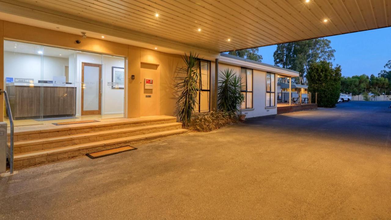 New Crossing Place Motel Сиймор Екстериор снимка